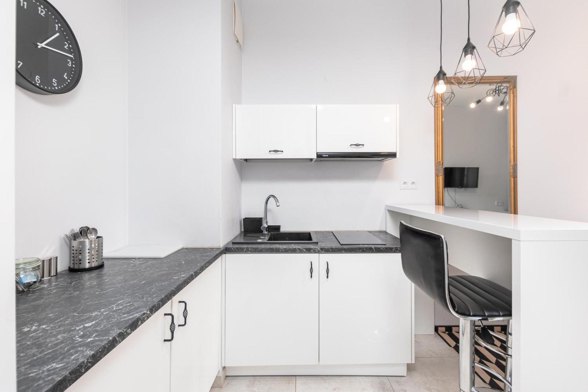 Prymasa Tysiaclecia 83A C - D By Homeprime Warsaw Luaran gambar